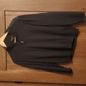 Michael pours men's pull over long sleeve